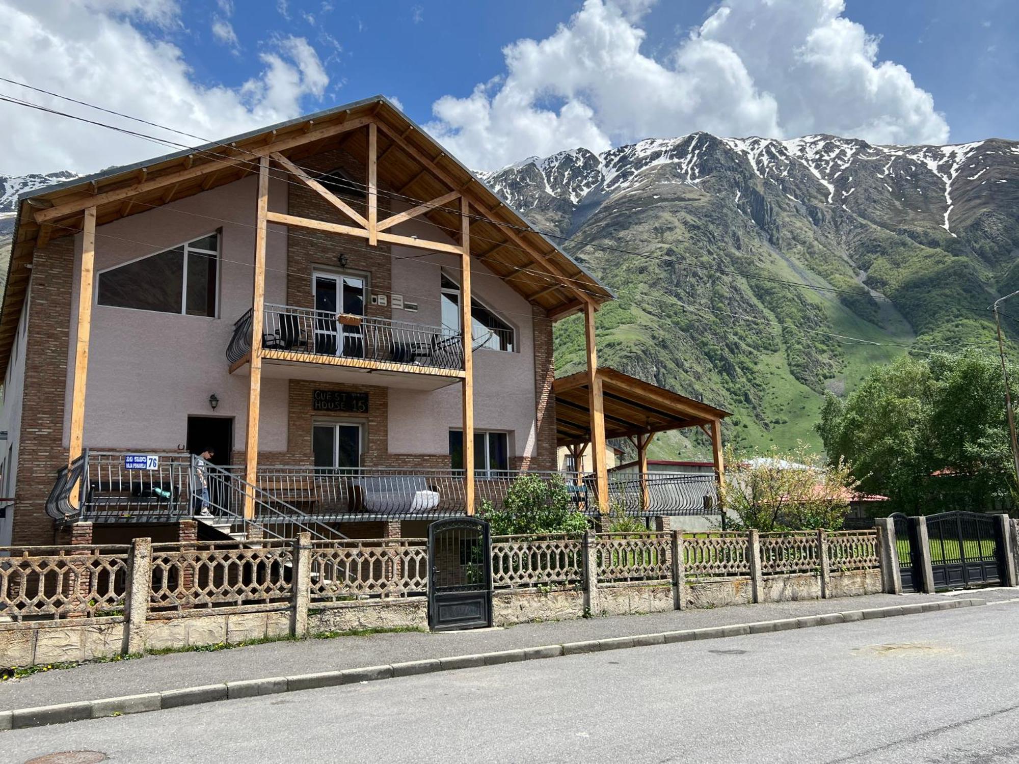 Guest House 15 Stepantsminda Exterior foto